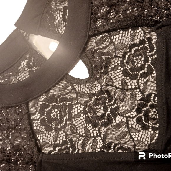 Torrid Top-Foxy Lace Sleeve 3X EUC - Picture 4 of 7